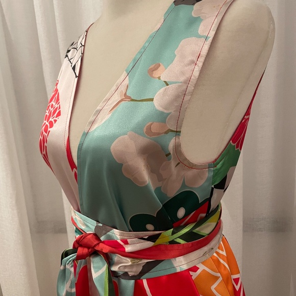 Reversible Floral Wrap (Sample Sale) - Picture 9 of 12